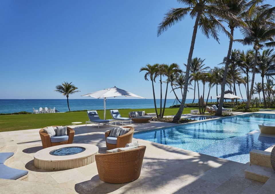  Elin Nordegren's mansion has a gorgeous ocean view with a pool outside