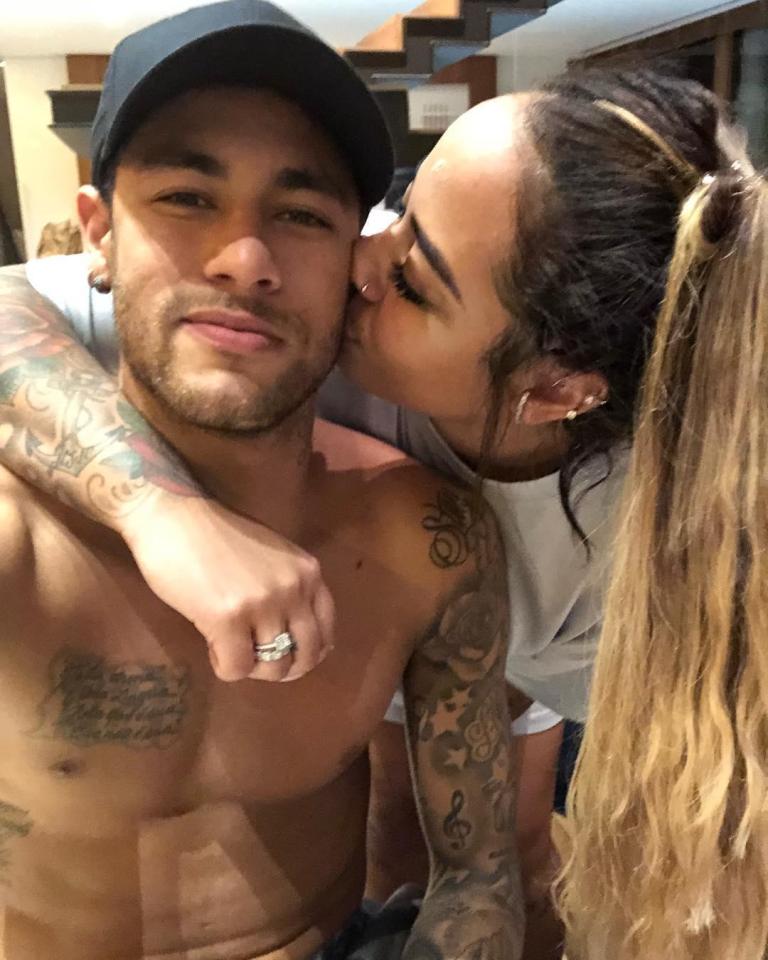  Neymar celebrates sister Rafaella's birthday with her this year