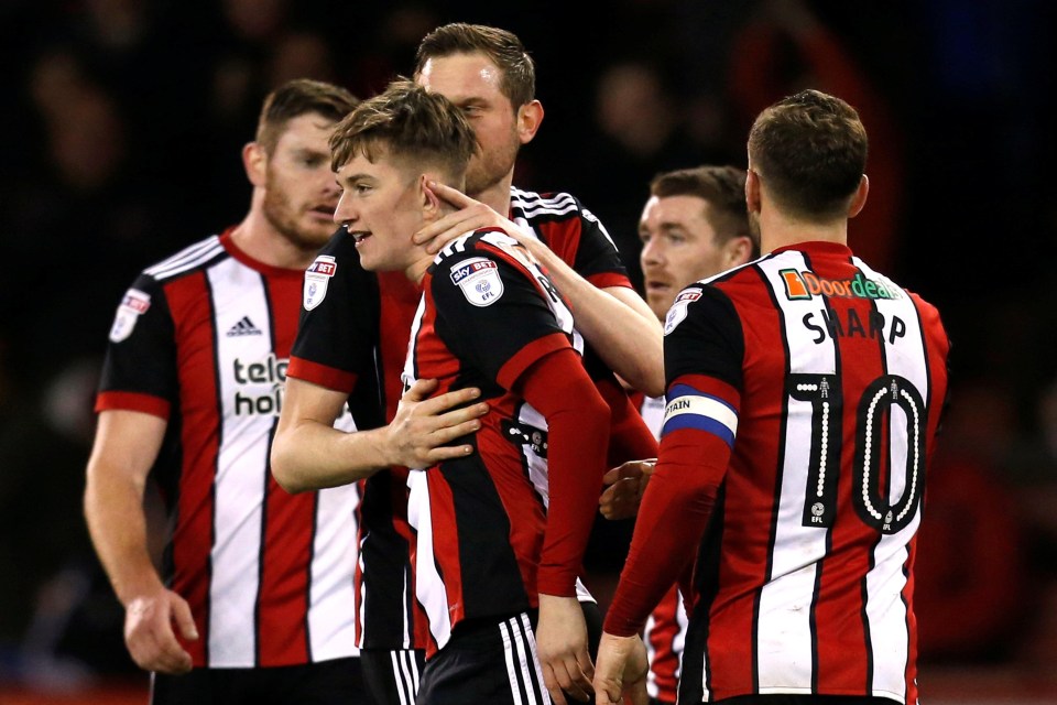 The Blades squad congratulate the 20-year-old midfielder on his strike