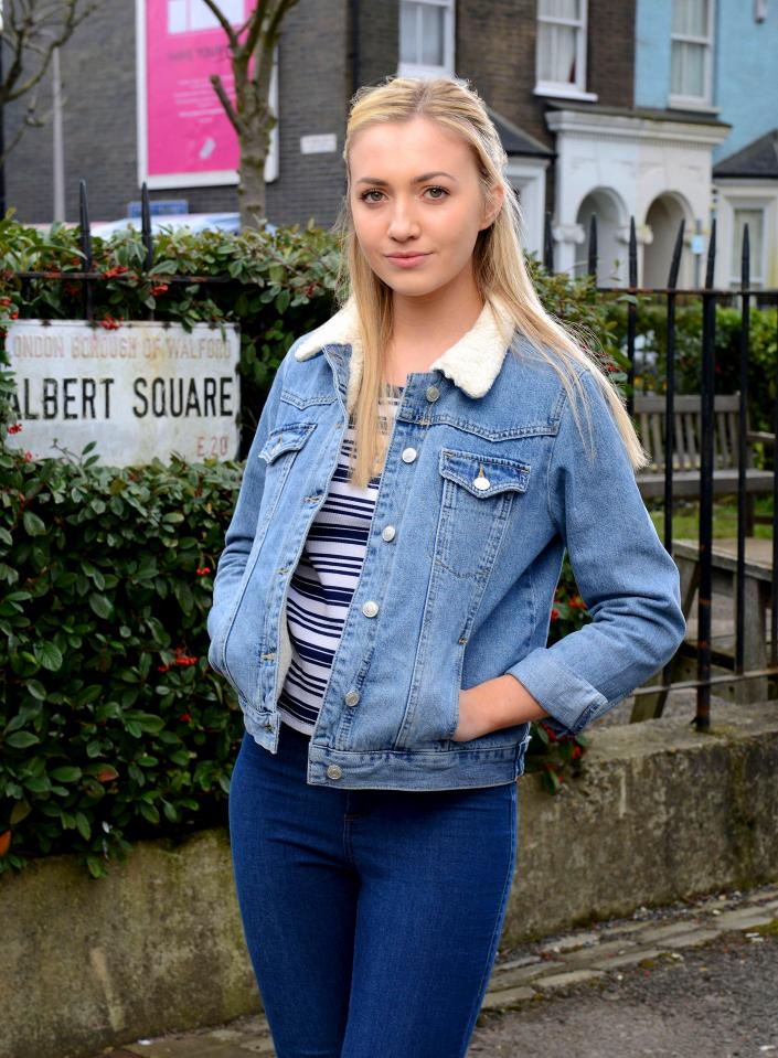  Tilly Keeper plats schoolgirl Louise Mitchell in EastEnders