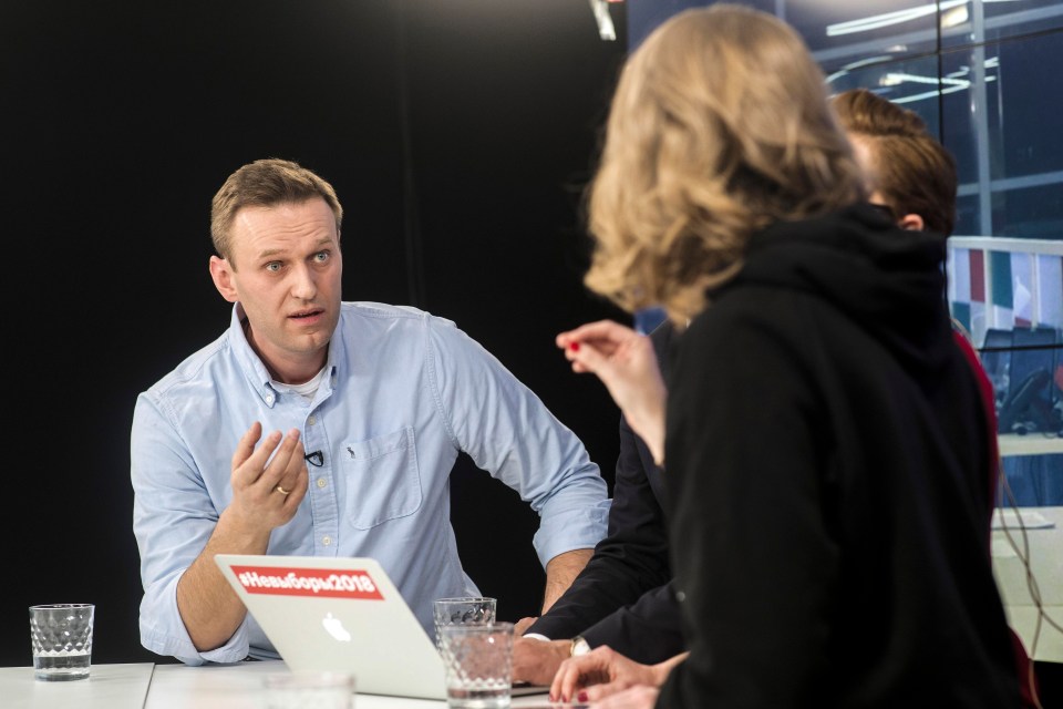 Russian opposition leader Alexei Navalny, left, speaks with Presidential candidate Ksenia Sobchak