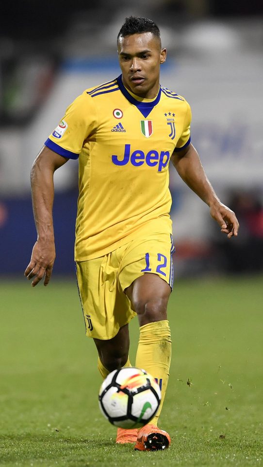  Juventus and Brazil left-back Alex Sandro could be the answer for Manchester United boss Jose Mourinho at left-back