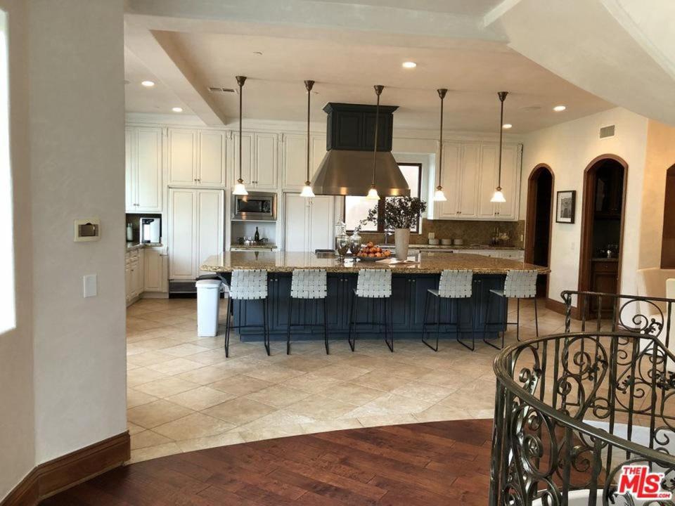  Guests can dine in the sprawling kitchen space