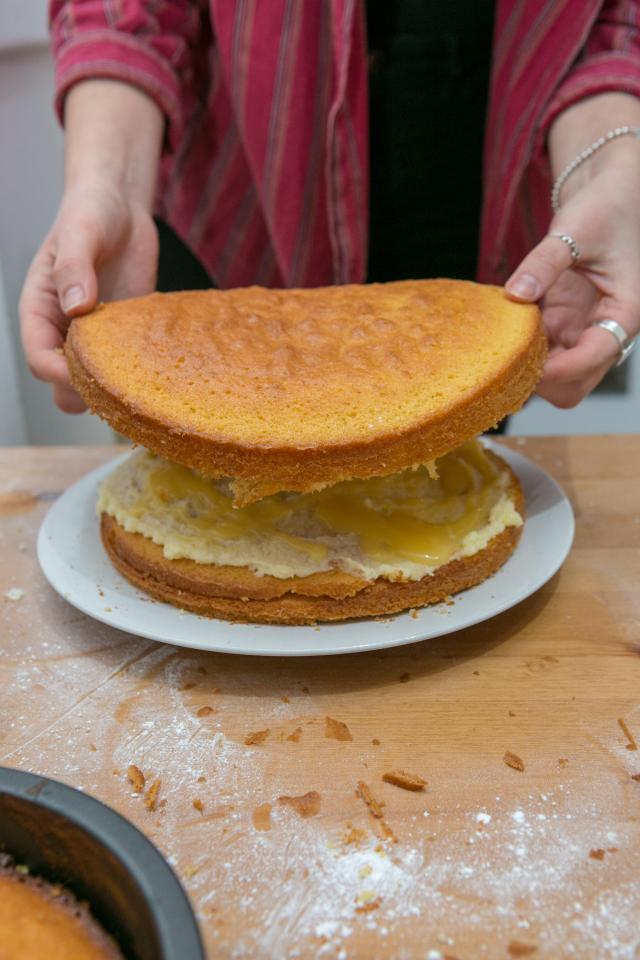  Only you've made your filling you can put it in between the cakes to make your layers