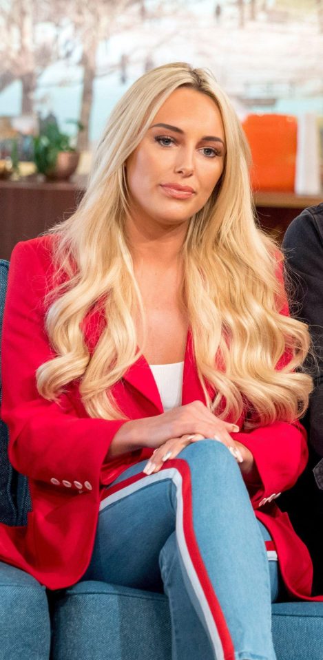  Amber Turner has insisted shes not dating Scott Thomas and admitted she threw a drink over her ex Dan Edgar