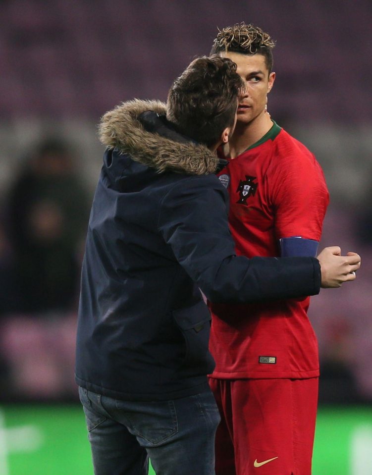  Cristiano Ronaldo not exactly fighting off pitch invader who tries to plant kiss on his cheek