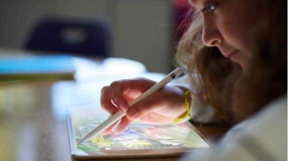  The new Apple iPad for 2018 supports the Apple Pencil stylus