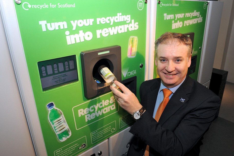 Richard Lochhead, Scottish Cabinet Secretary for Rural Affairs & the Environment trials the reverse vending pilot project in Edinburgh