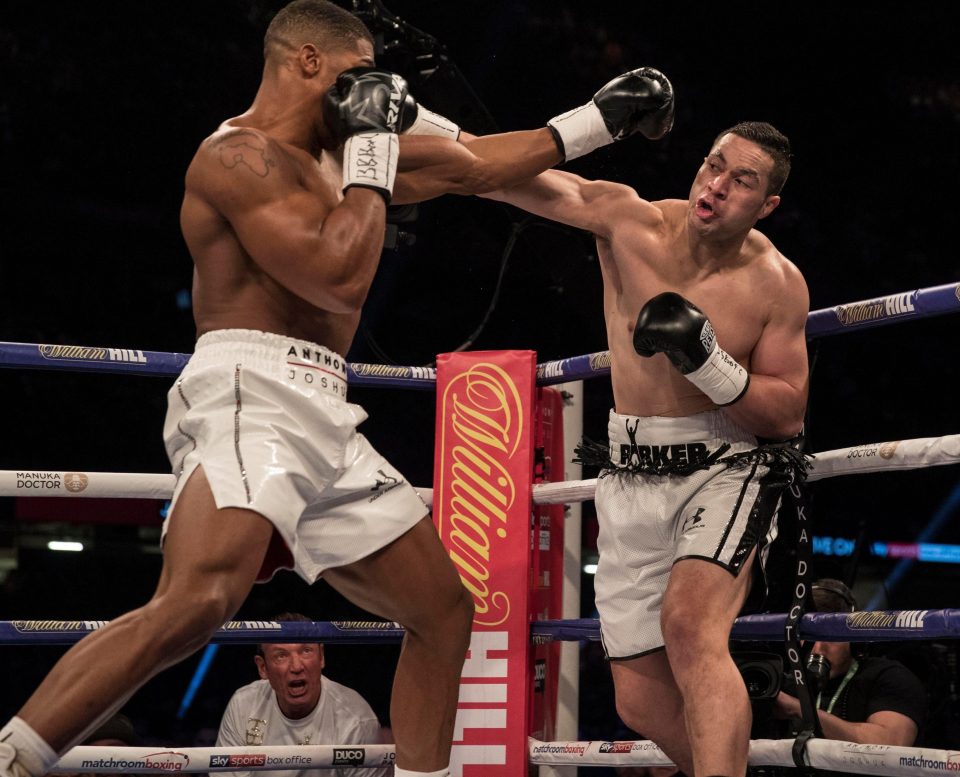  Joseph Parker catches Anthony Joshua in the left cheek