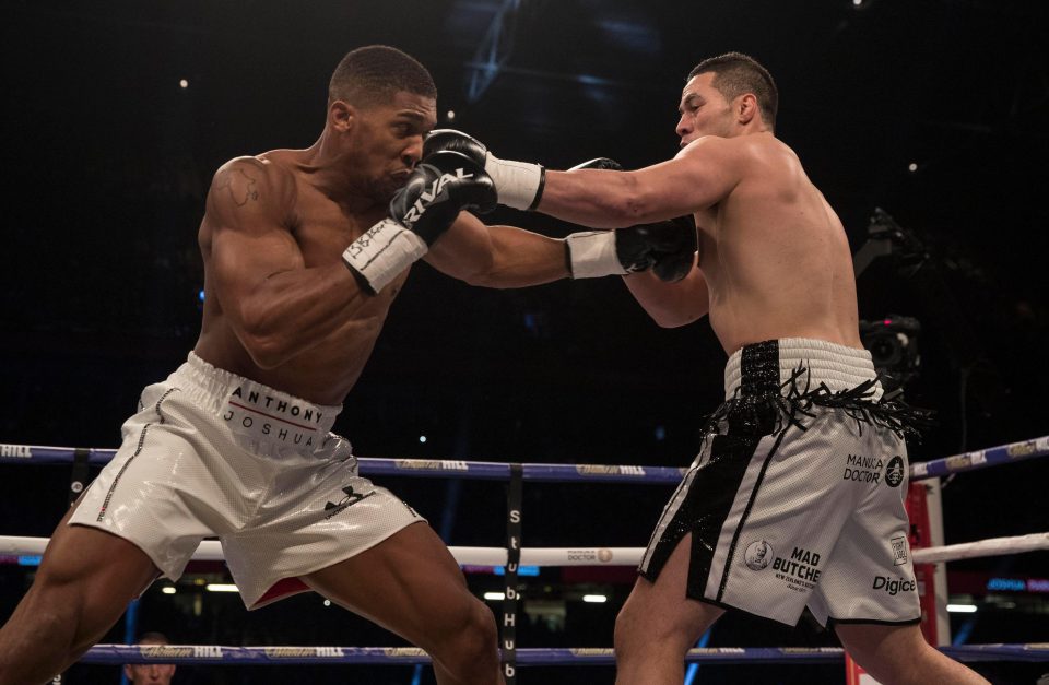  Anthony Joshua and Joseph Parker trade hesitant blows early on