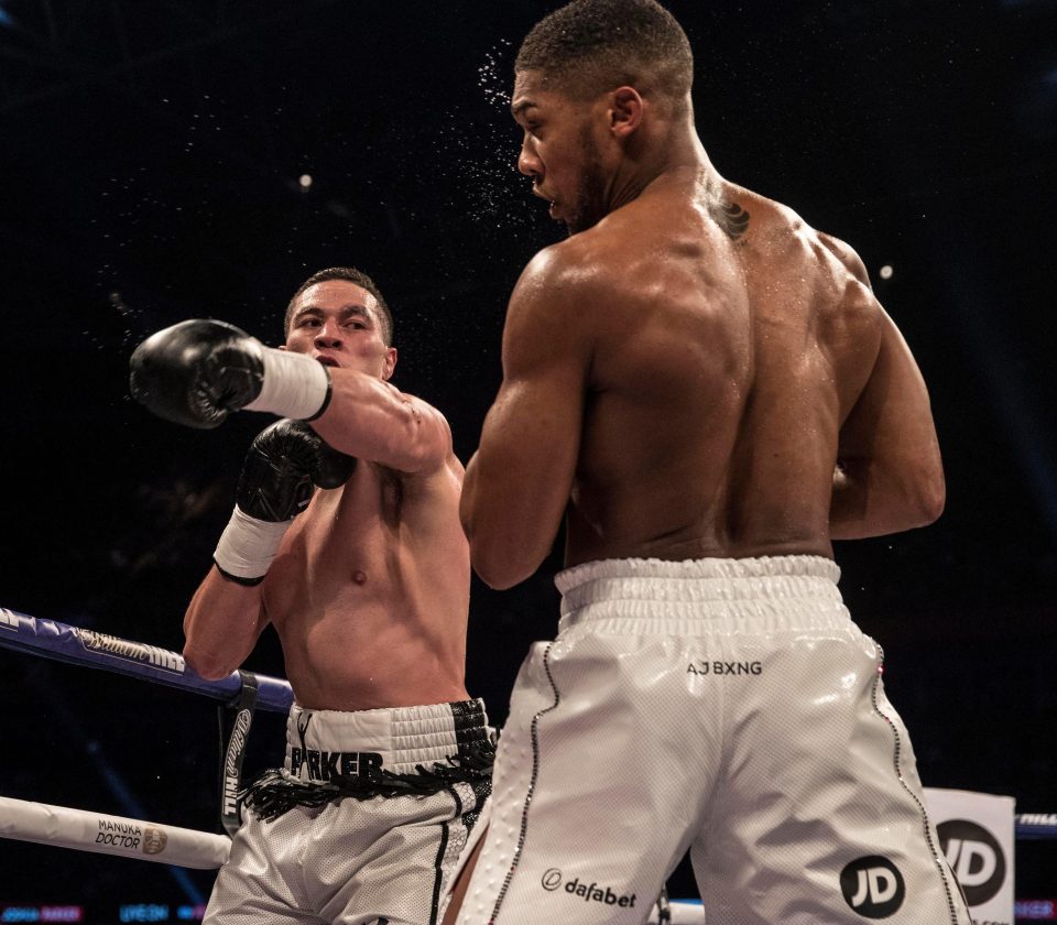  Joseph Parker swings at Anthony Joshua during heavyweight bout