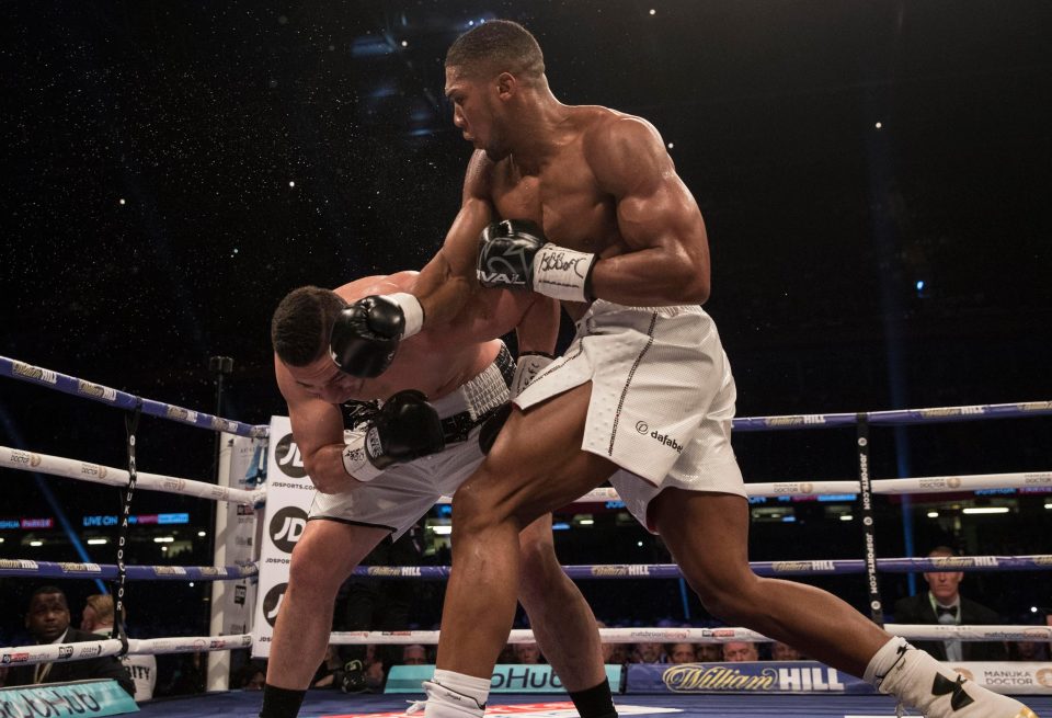  Anthony Joshua knocks Joseph Parker off balance with a powerful blow