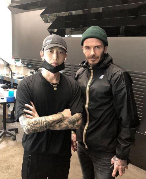  David Beckham posed for a picture with the tattoo artist at the end