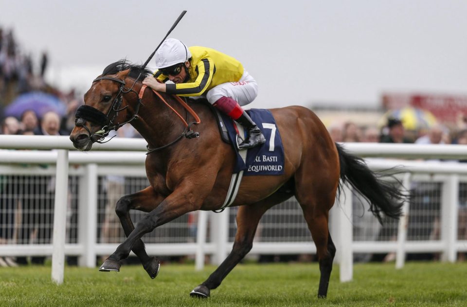  James Garfield powers home under Frankie Dettori