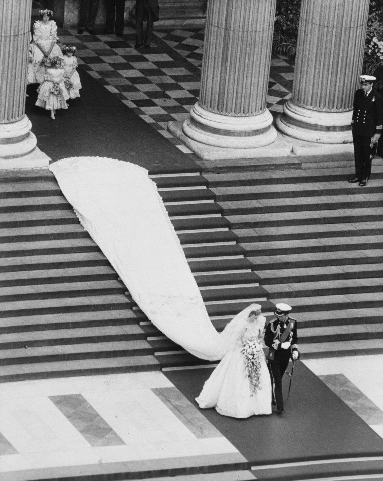 Diana’s dress featured a 25ft train