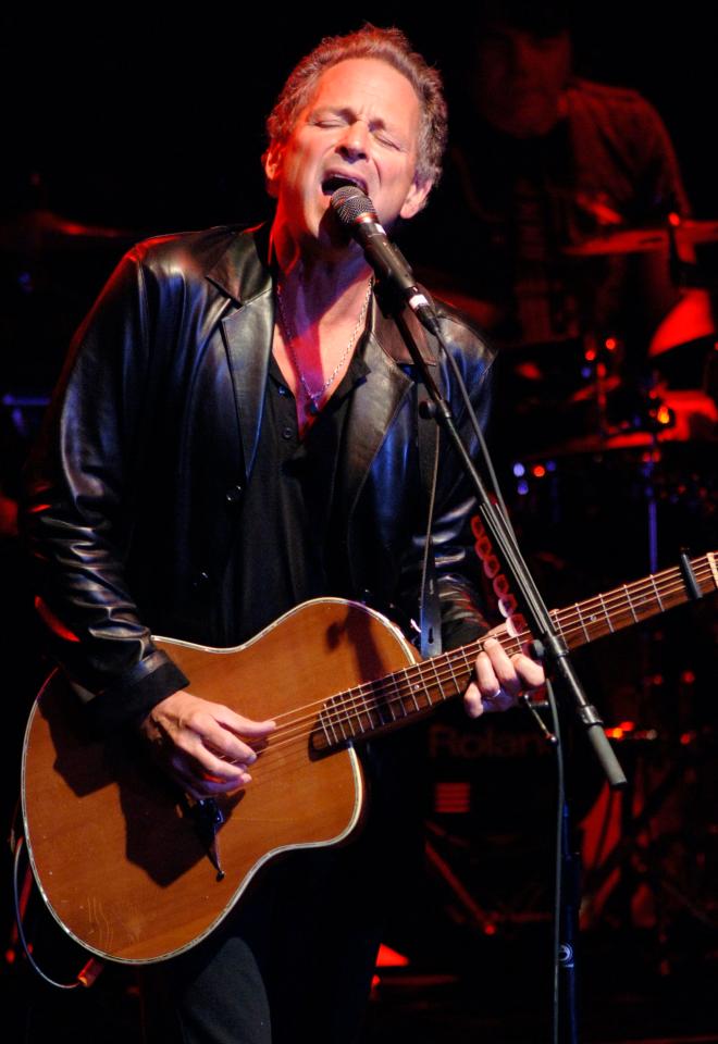  Lindsey Buckingham is a legendary guitarist