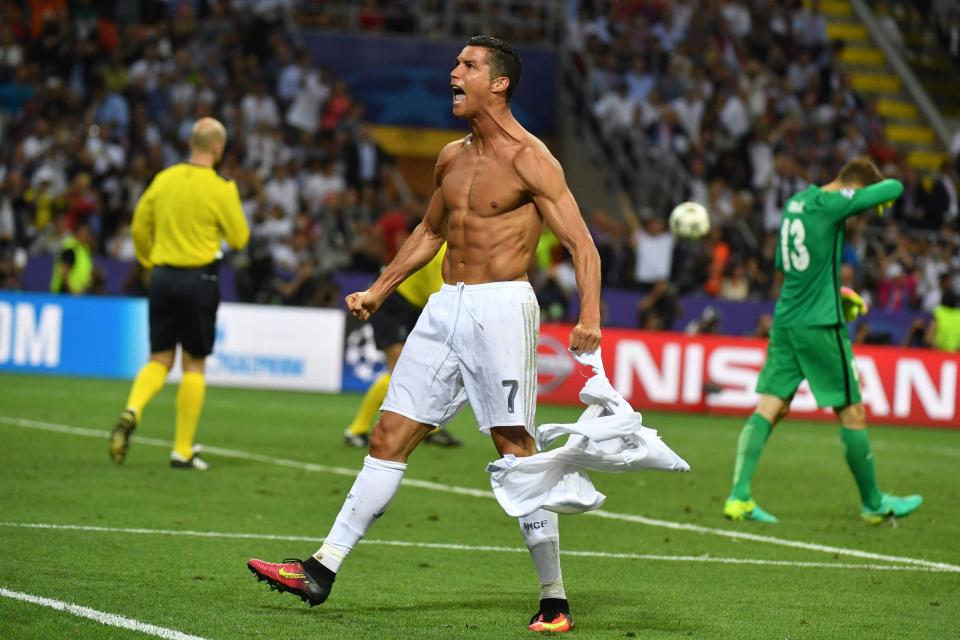  Cristiano Ronaldo goes shirtless in the 2015/16 Champions League final