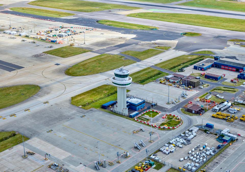  Gatwick had to shut its runway as the single air traffic controller took a break