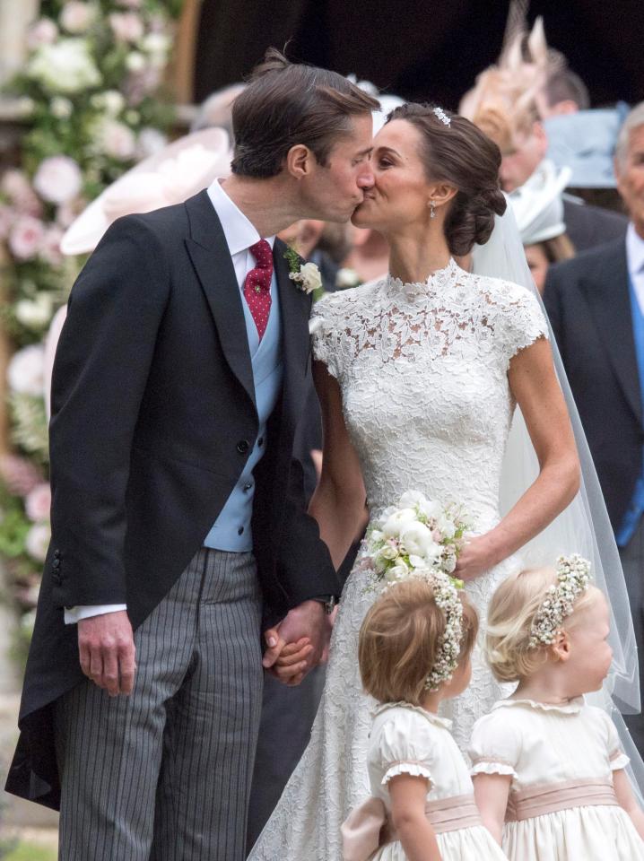  Pippa Middleton and new husband James share a romantic smooch on their wedding day