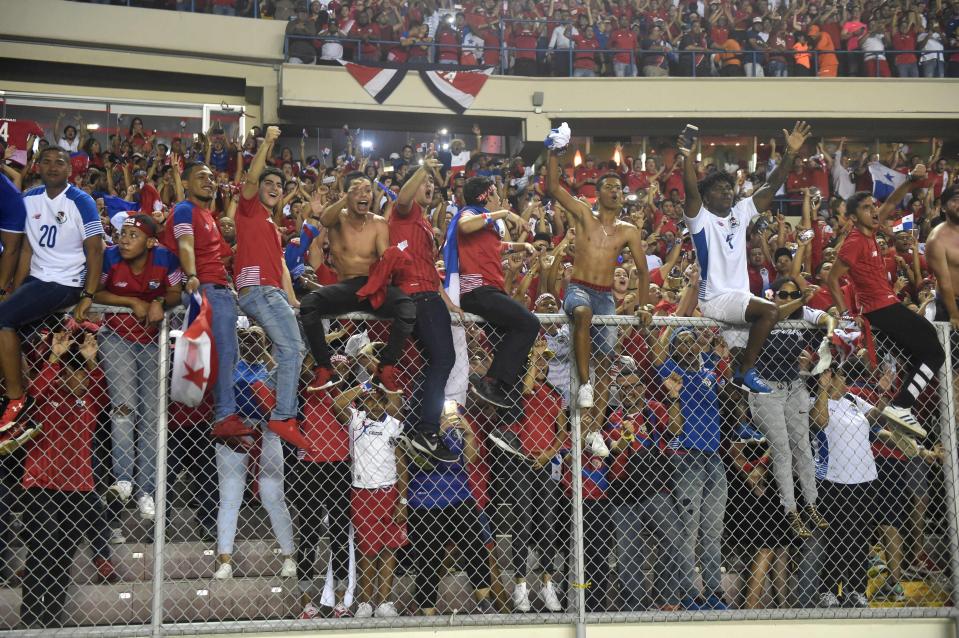  Panama supporters celebrate their win over Costa Rica