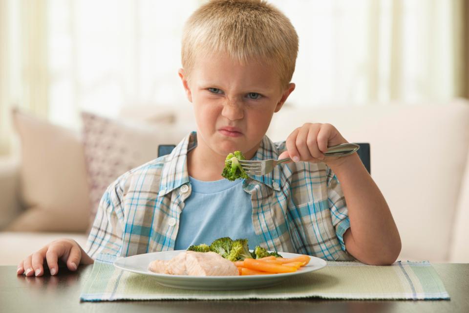 Make dinnertime fun with coloured plates and silverware