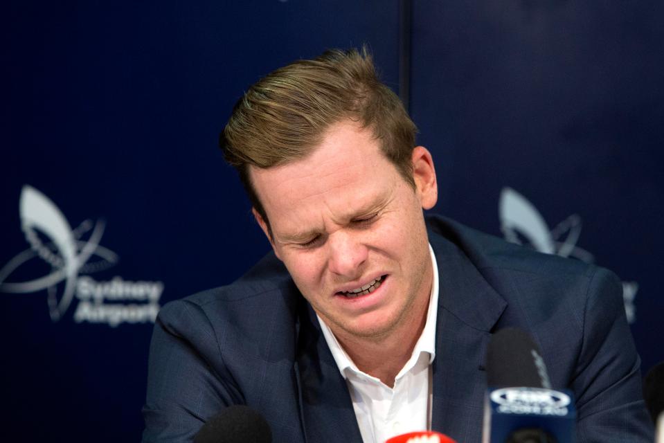  Steve Smith cried during a press conference at Sydney Airport