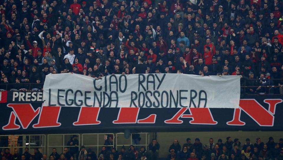  AC Milan fans hold banner aloft which read: "Bye Ray, Rossoneri legend"