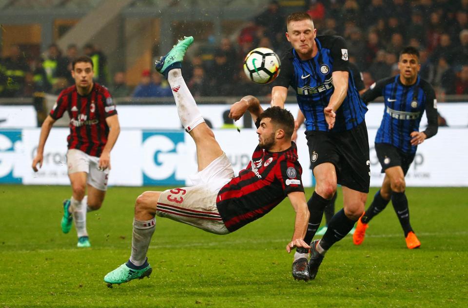  Patrick Cutrone attempts an overhead kick but is watched closely by Milan Skriniar