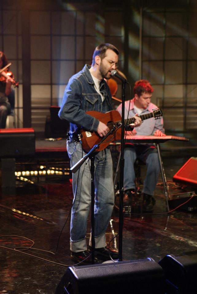  Musician E performs on The Tonight Show with Jay Leno in 2005