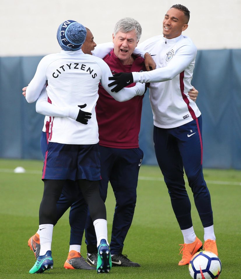  Fernandinho, Gabriel Jesus, Brian Kidd and Danilo joke around during Friday's training session