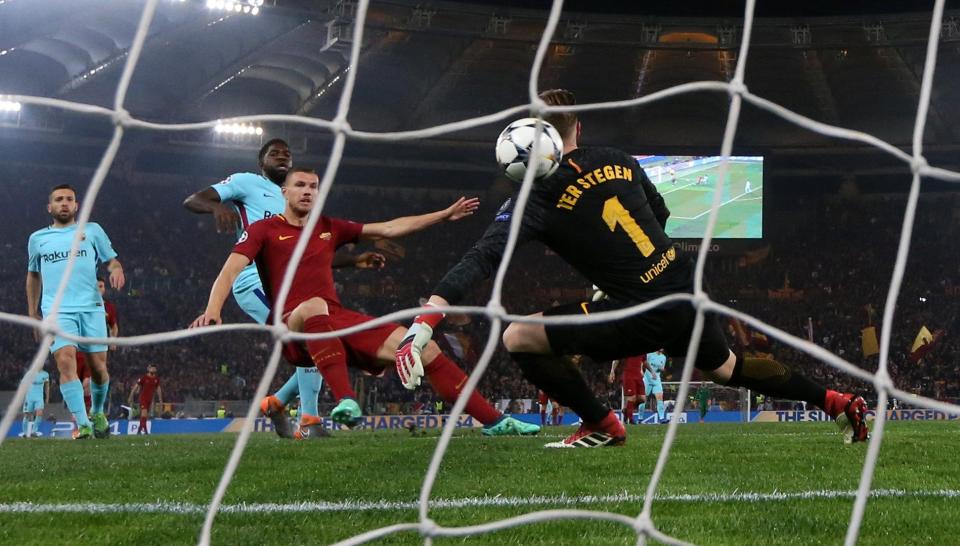  Edin Dzeko's strike got the crowd rocking and gave Roma the advantage