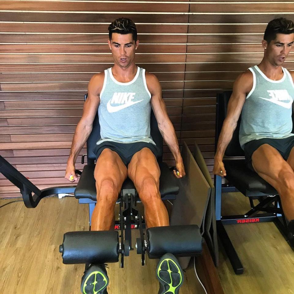  Cristiano Ronaldo completes leg extensions to add muscle to his thighs