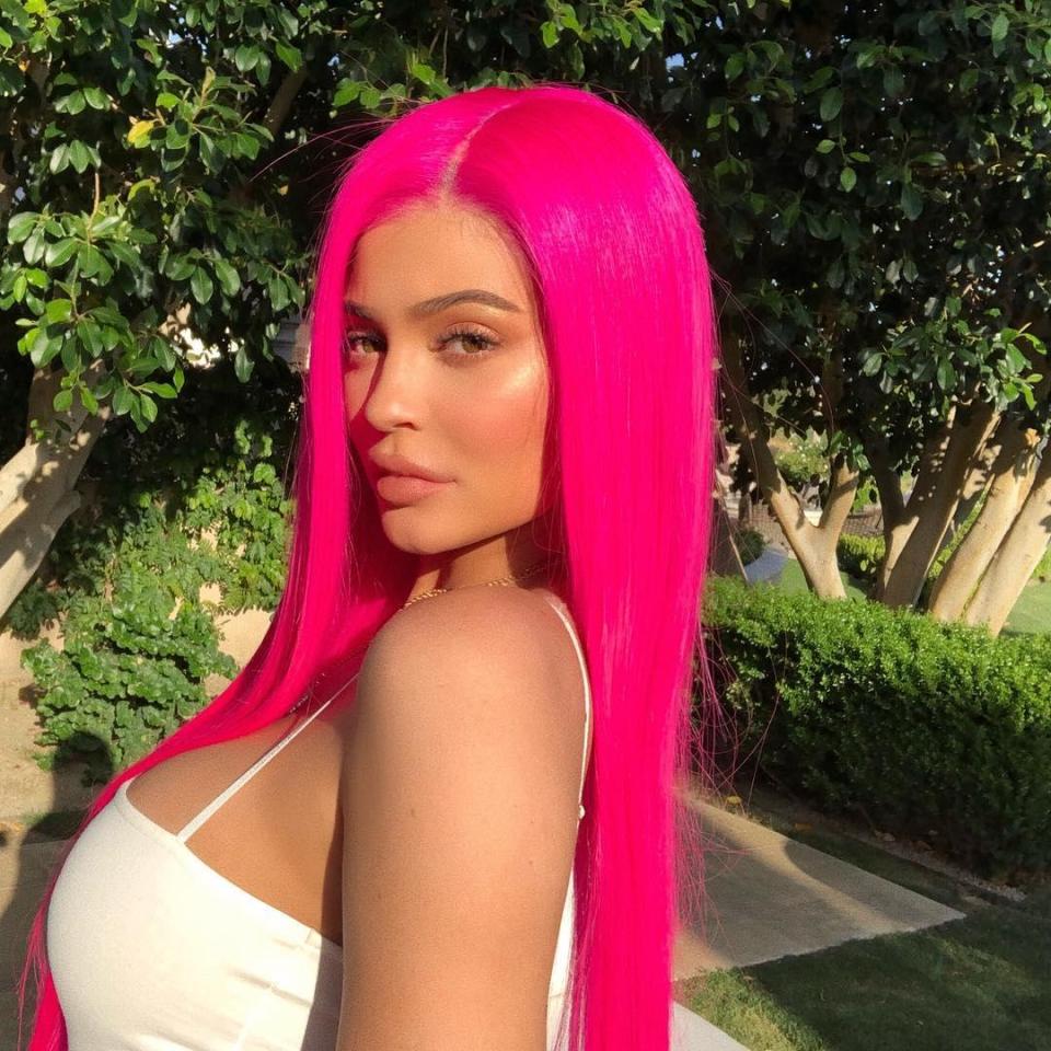  Kylie Jenner showed off her hot pink hair