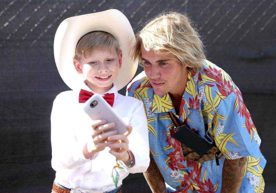  Earlier in the day Justin was seen posing for a photo with viral yodelling sensation Mason Ramsey