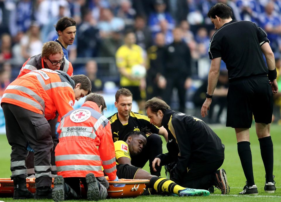  Michy Batshuayi had to be taken off on a stretcher for Borussia Dortmund today