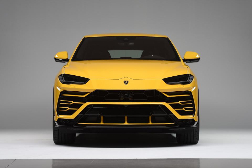  Lamborghini Urus boasts six different driving modes that adapt to different environments