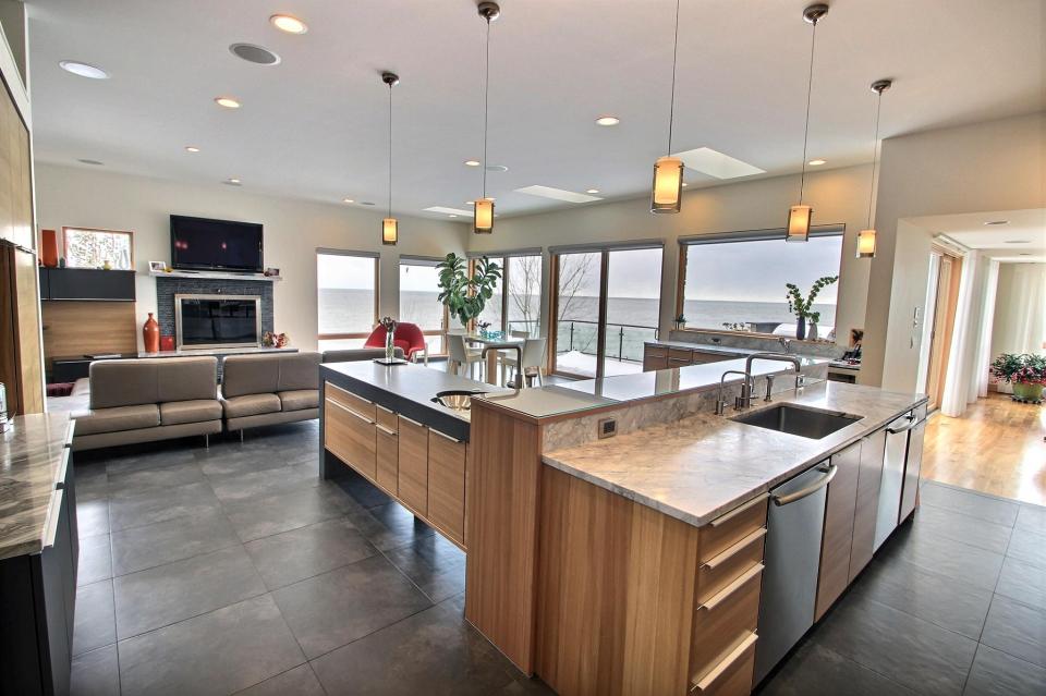  The floor-to-ceiling windows show off the stunning views of Lake Erie