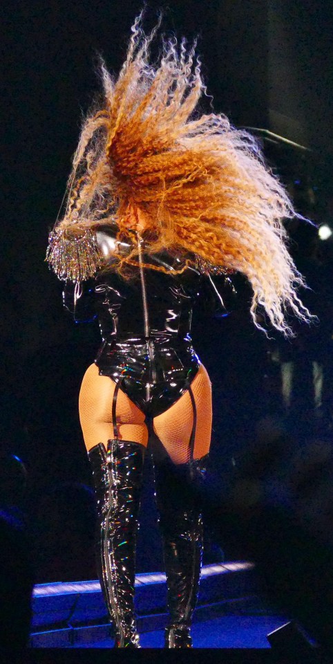 Beyonce flashed her bum in the sexy stage costume