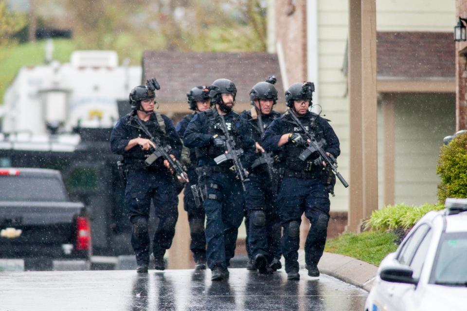  SWAT team and bomb squad search apartment of the suspected gunman