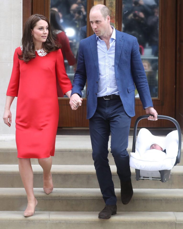  Kate, William and their newborn boy left the Lindo Wing yesterday evening