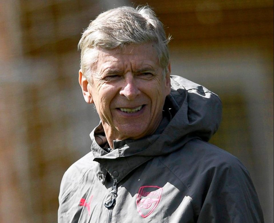  Wenger takes Arsenal training ahead of their Europa League semi-final first leg with Atletico Madrid