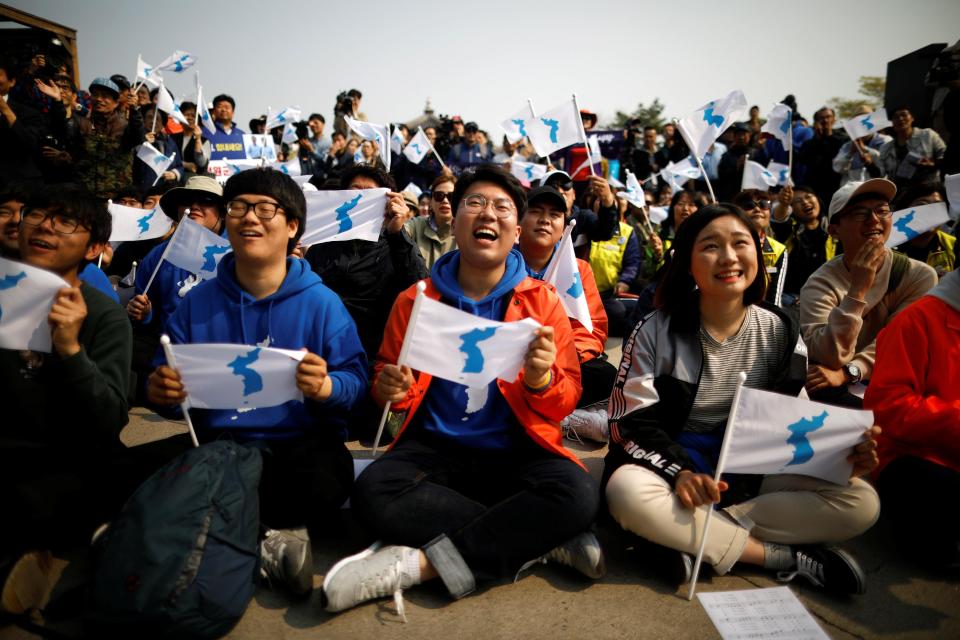  People hold the Korean unification flag during the inter-Korean summit, near the demilitarized zone separating the two Koreas, in Paju