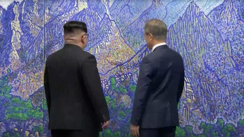  The leaders admire the artwork inside the conference room where they held talks on nuclear weapons and peace