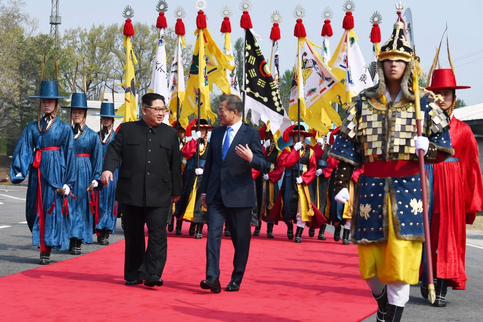  South Korean soldiers dressed in flamboyant outfits were waiting to greet the North Korean leader