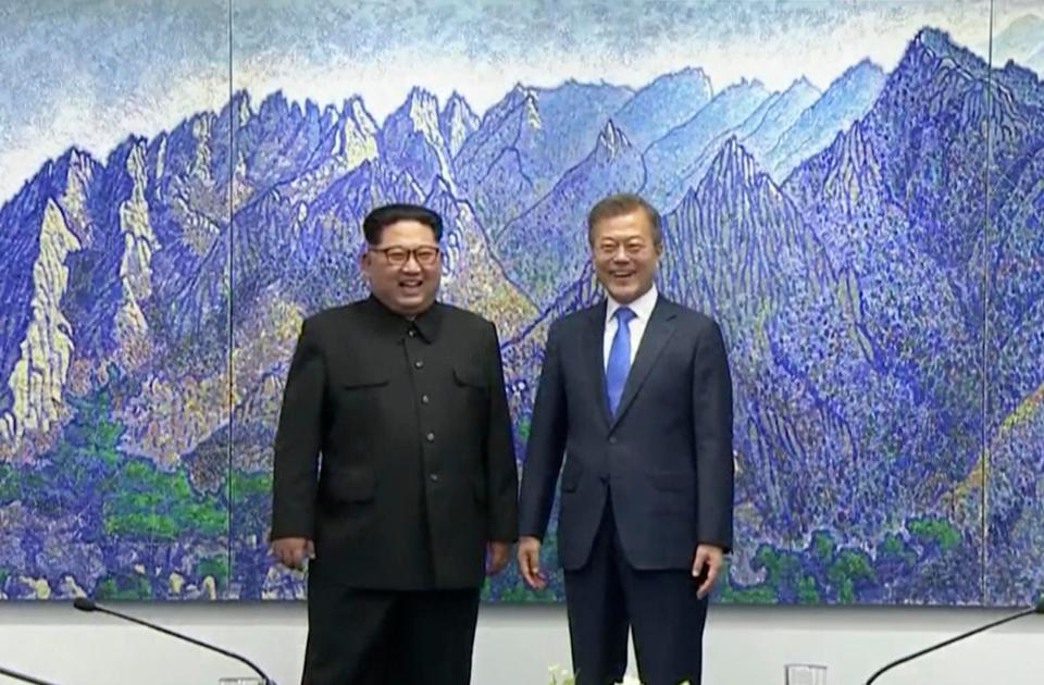  The pair posed for pictures as they openly discussed how historic the meeting was