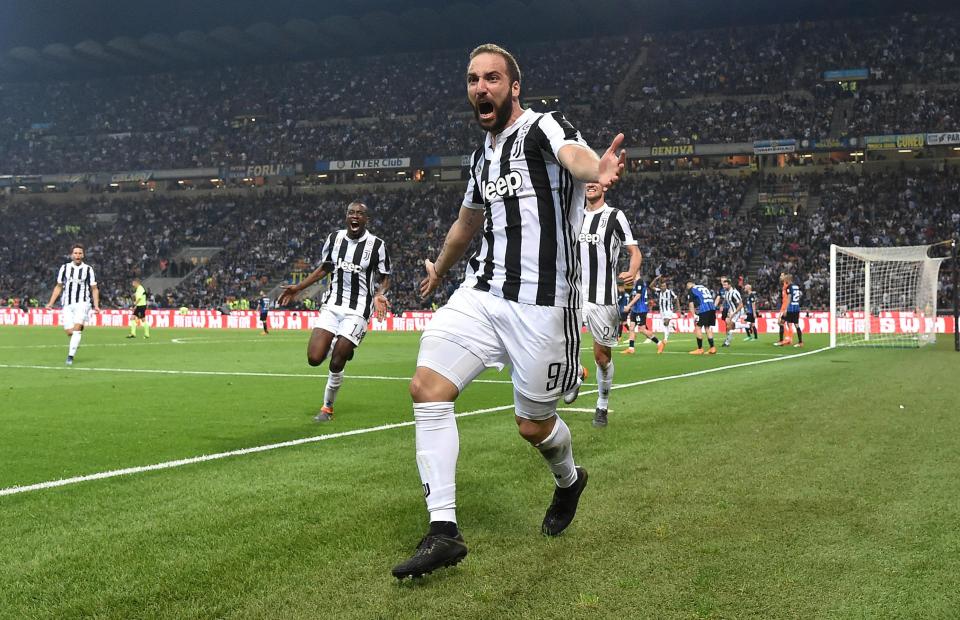  Gonzalo Higuain scored a vital winner that has kept Juve in the Serie A driving seat