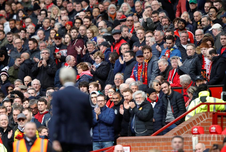  United fans showed their class before applauding Wenger to the dugout before kick-off