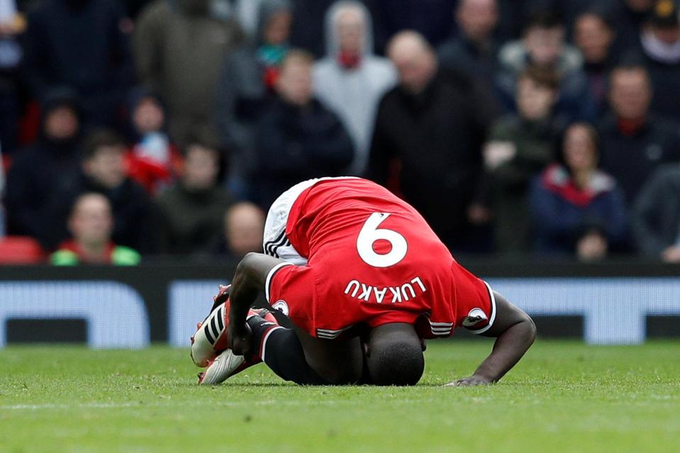  Romelu Lukaku fell to the turf clutching his ankle with less than five minutes played in the second half