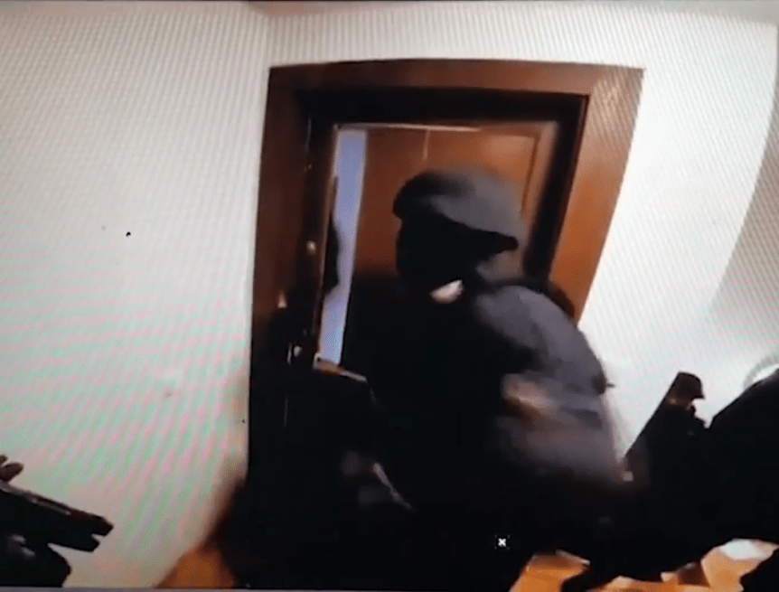  Footage shows Czech cops smashing their way into a building in Prague