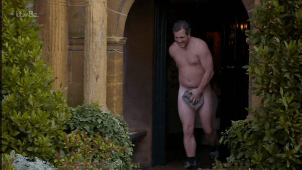  Sam Faiers' boyfriend Paul Knightley streaked in tonight's episode of the Mummy Diaries